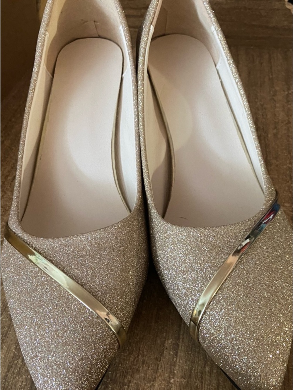 Brand New!! Brand Unknown Gold Glitter Pointed-Toe Flats with Metallic Trim